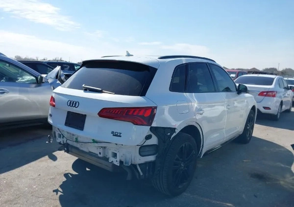 Audi Q5 cena 61900 przebieg: 63415, rok produkcji 2018 z Augustów małe 56